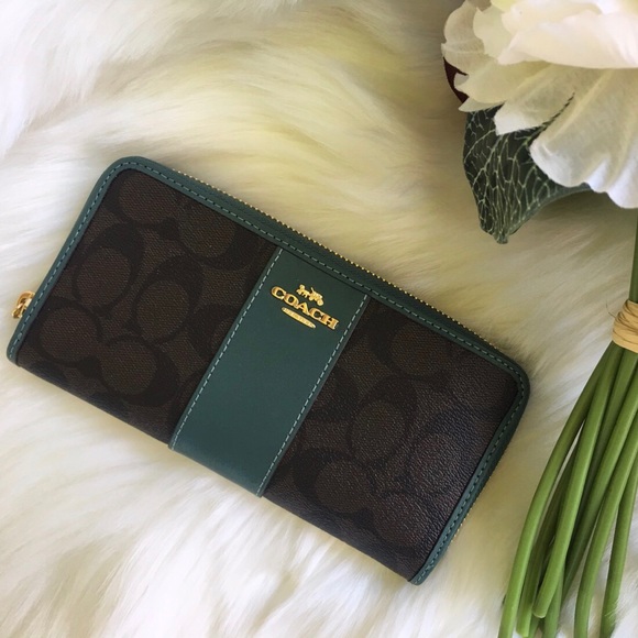 Coach Handbags - 🌹Coach Signature PVS Accordion Zip Wallet F54630